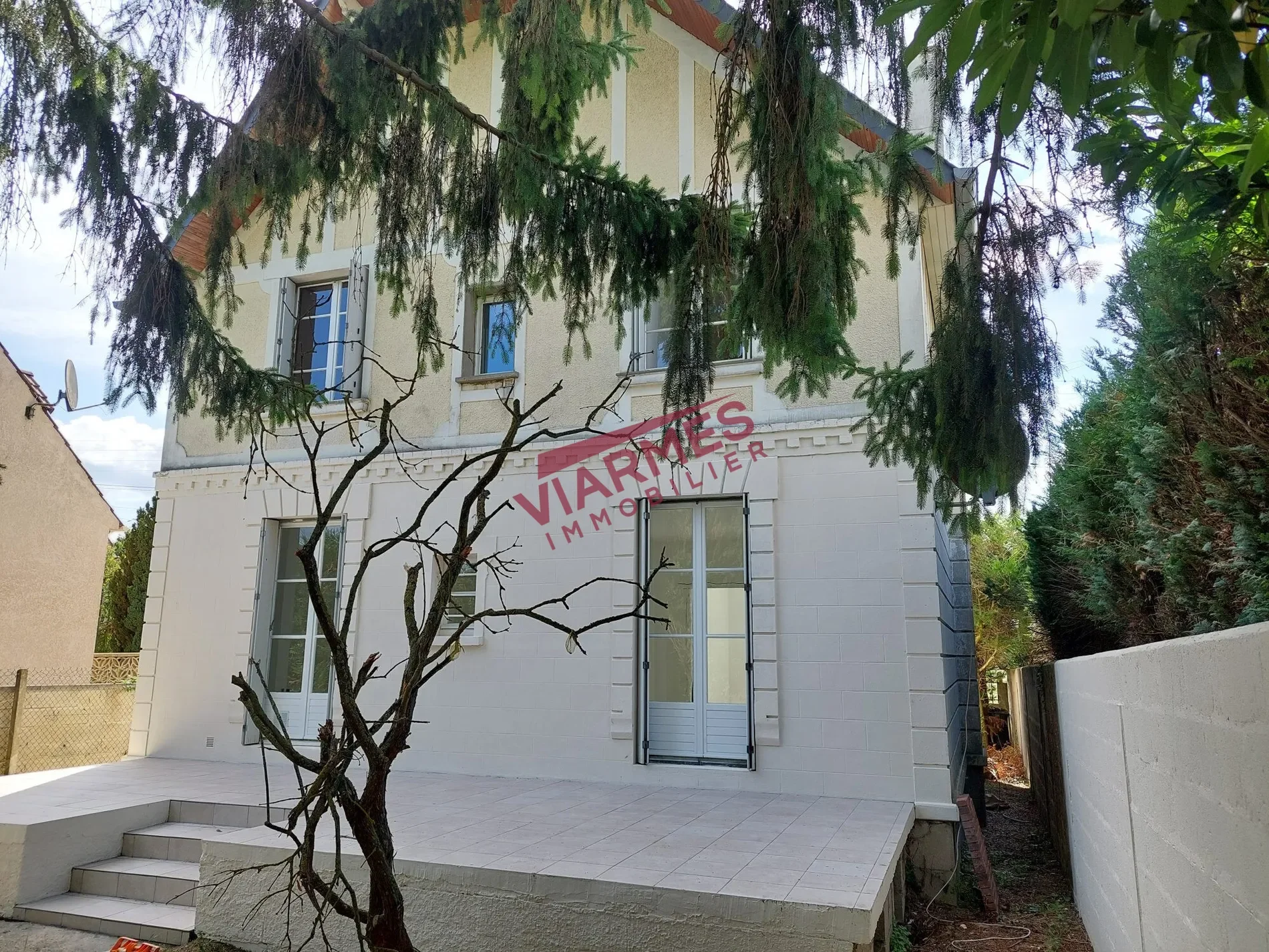 Exterior photo 2