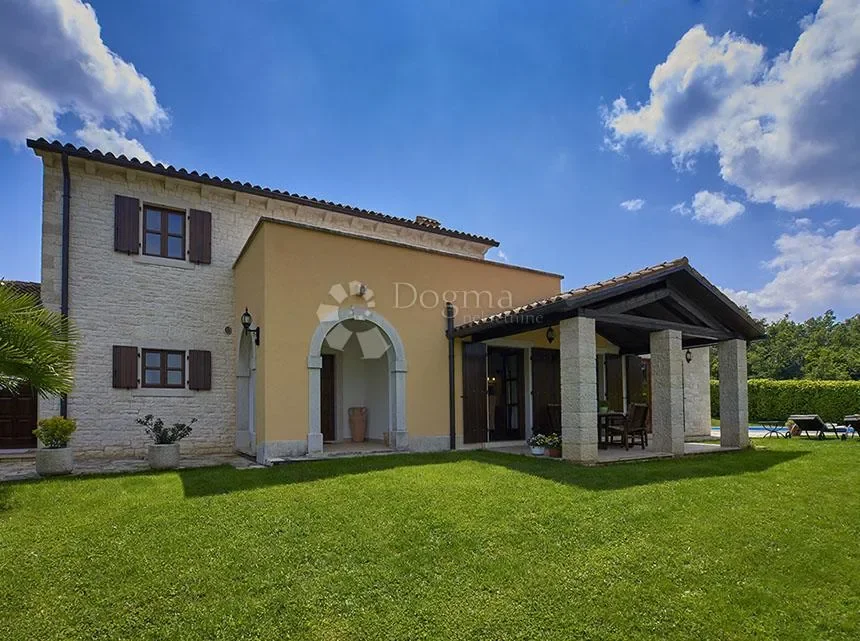 Exterior photo 10
