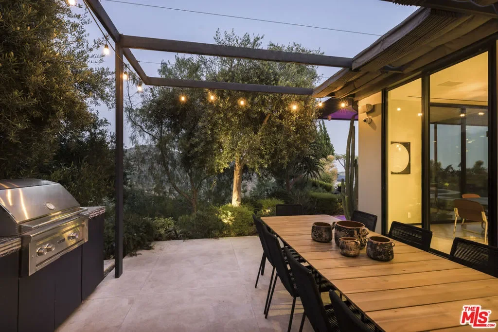 3306 Deronda Drive, Los Angeles, California, United States. - Photo 20
