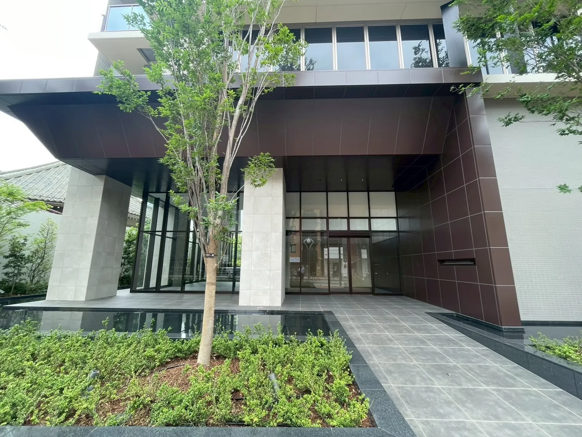 Exterior photo 4