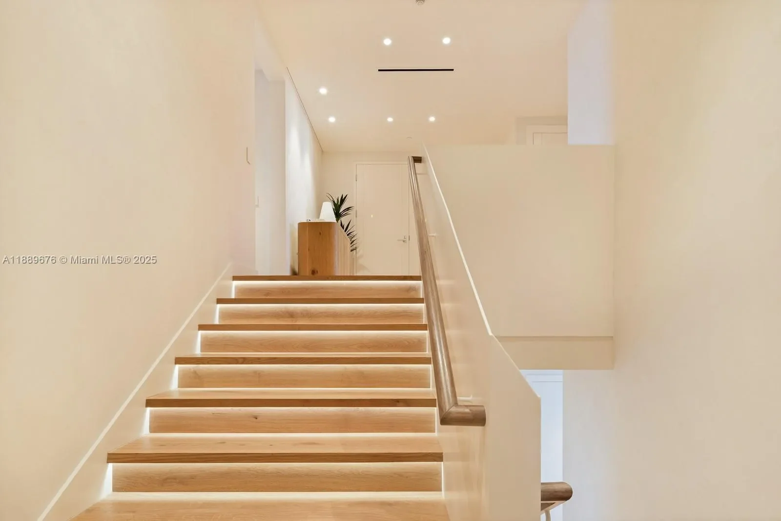 18501 Collins Ave, Golden Beach, Florida, United States. - Photo 33