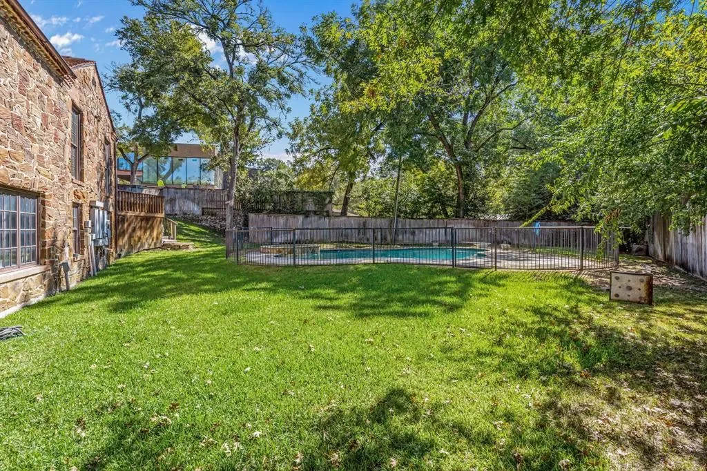 425 Crestwood Drive, Fort Worth, Texas, United States. - Photo 34