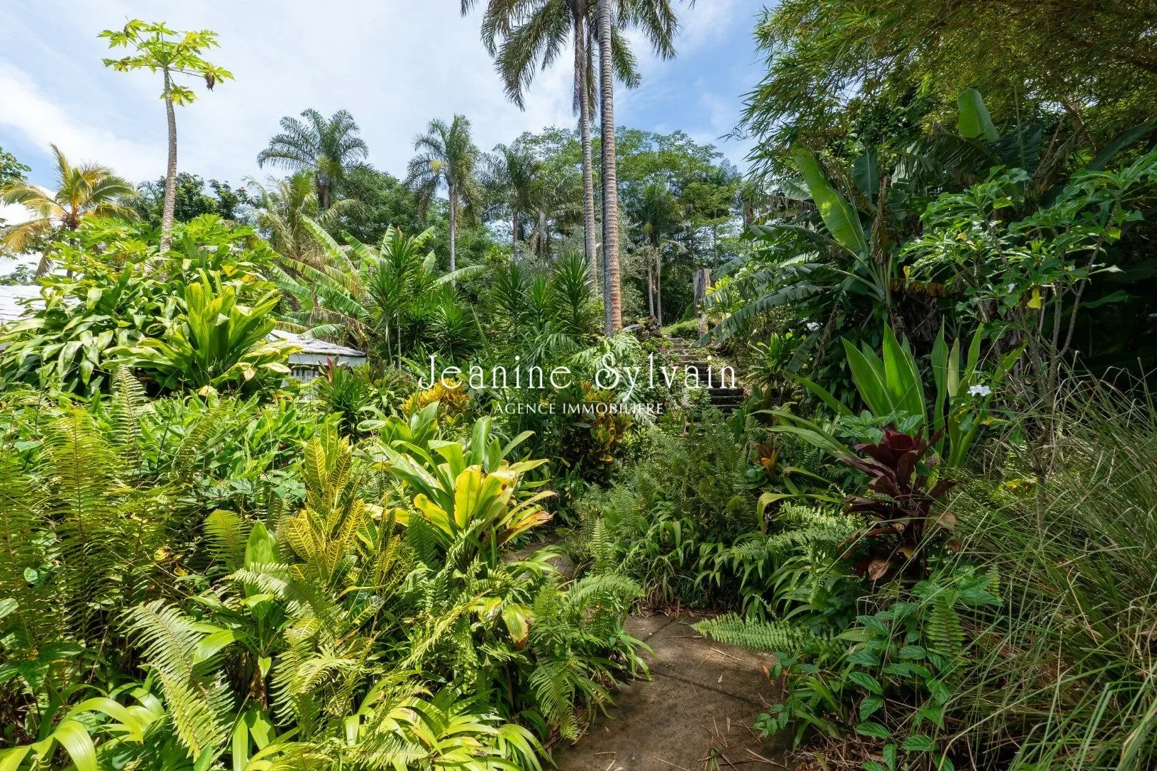Exterior photo 10