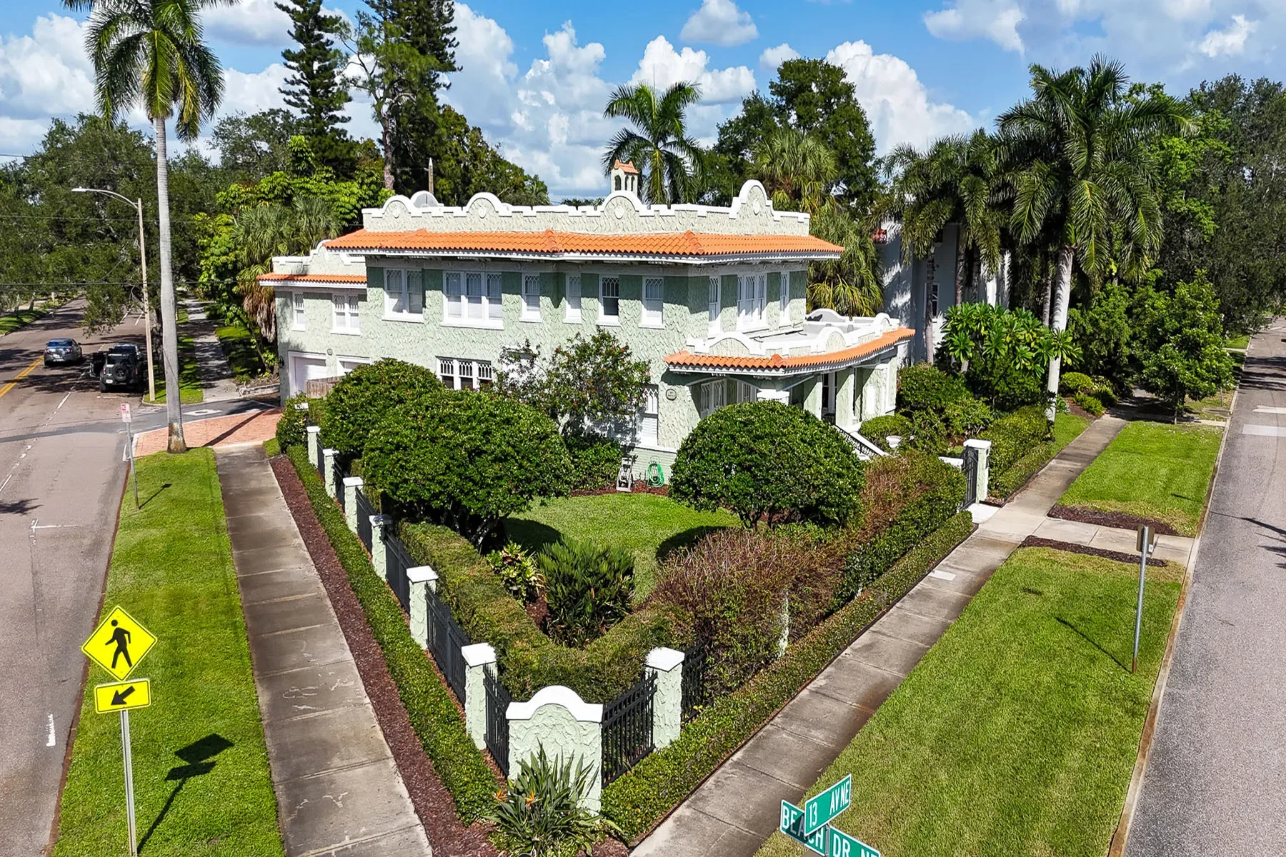 Exterior photo 5
