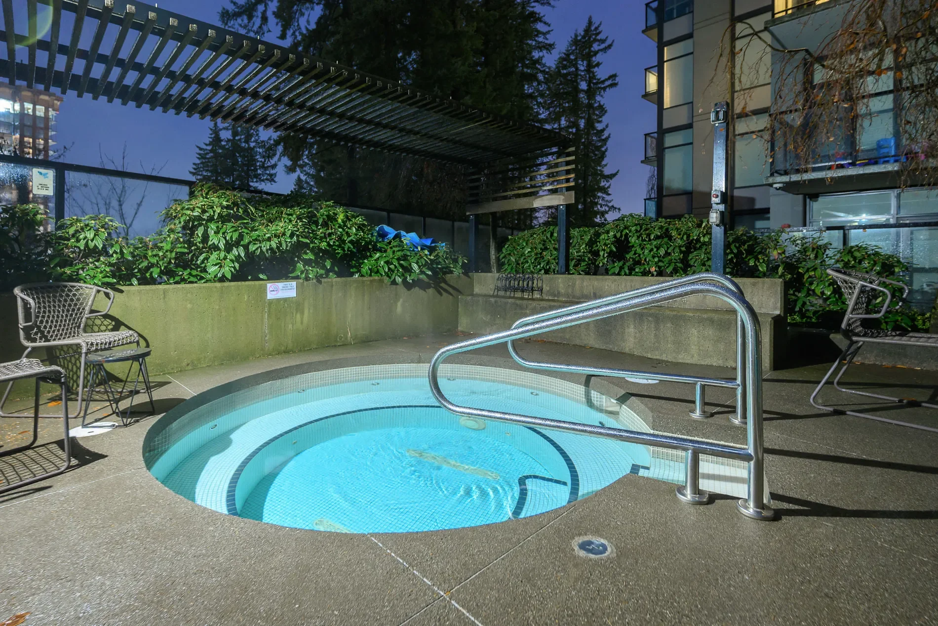 Exterior photo 4