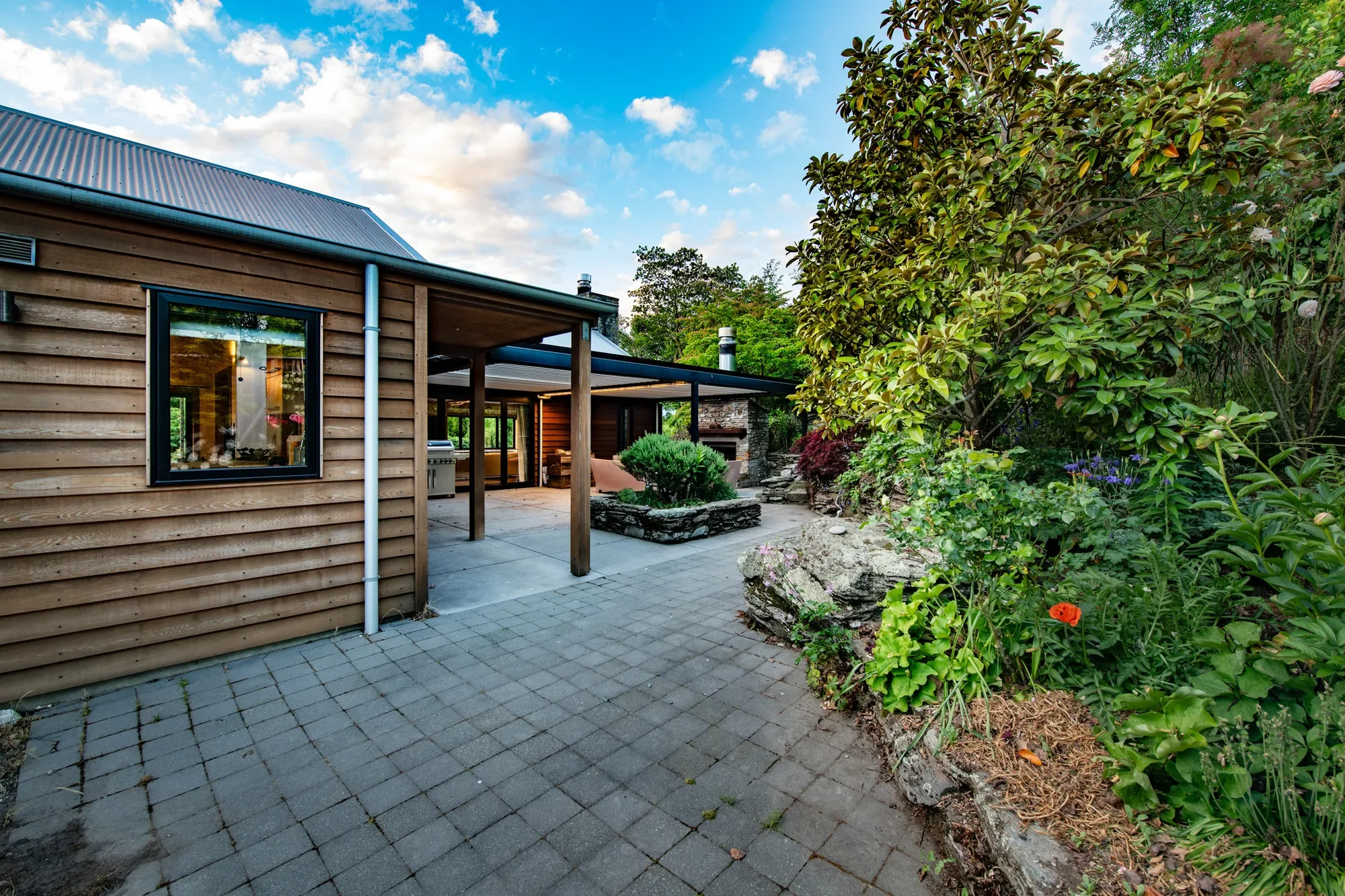 Exterior photo 5