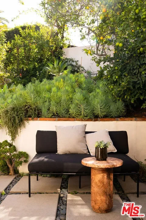 2890 Durand Drive, Los Angeles, California, United States. - Photo 24