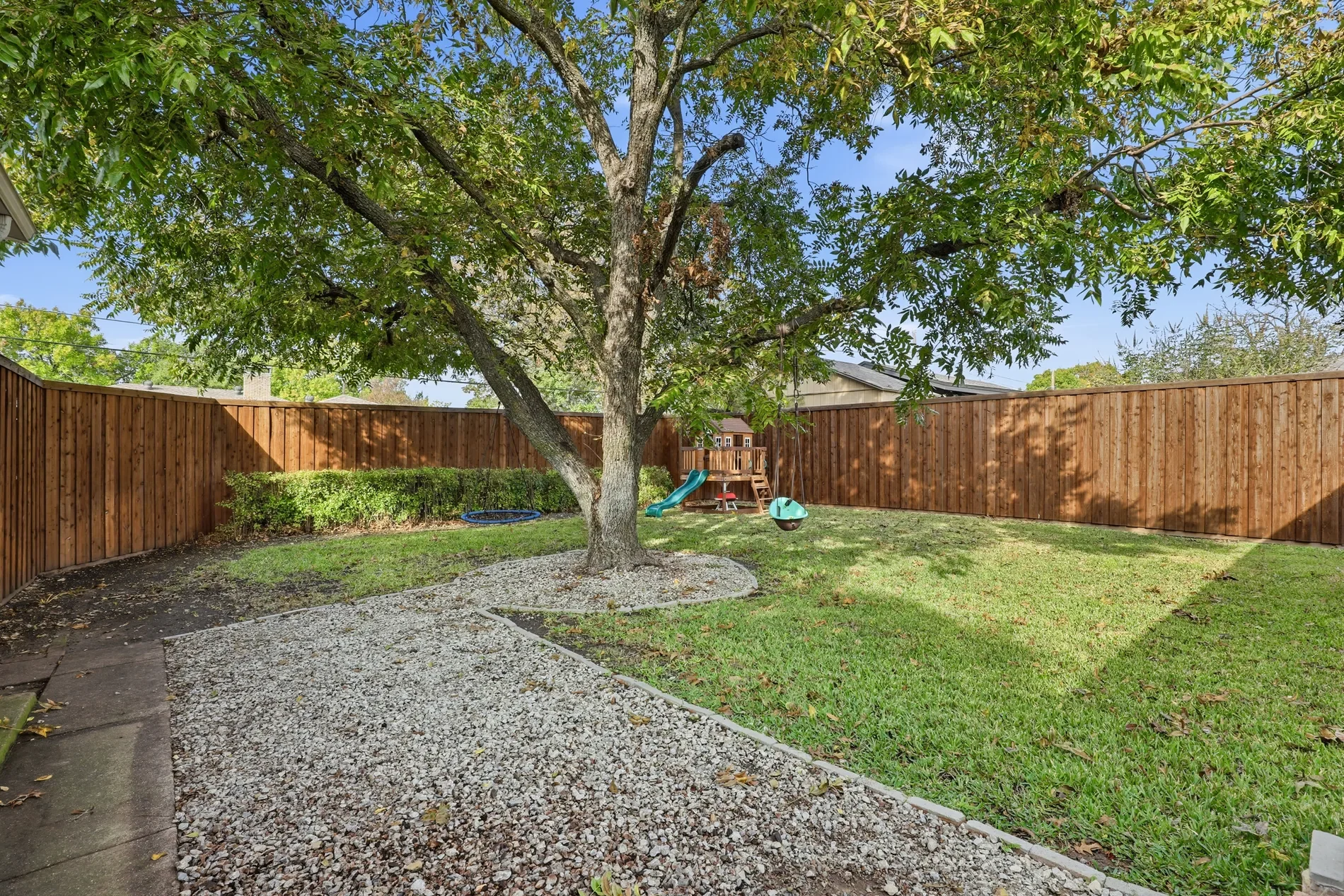 Exterior photo 3