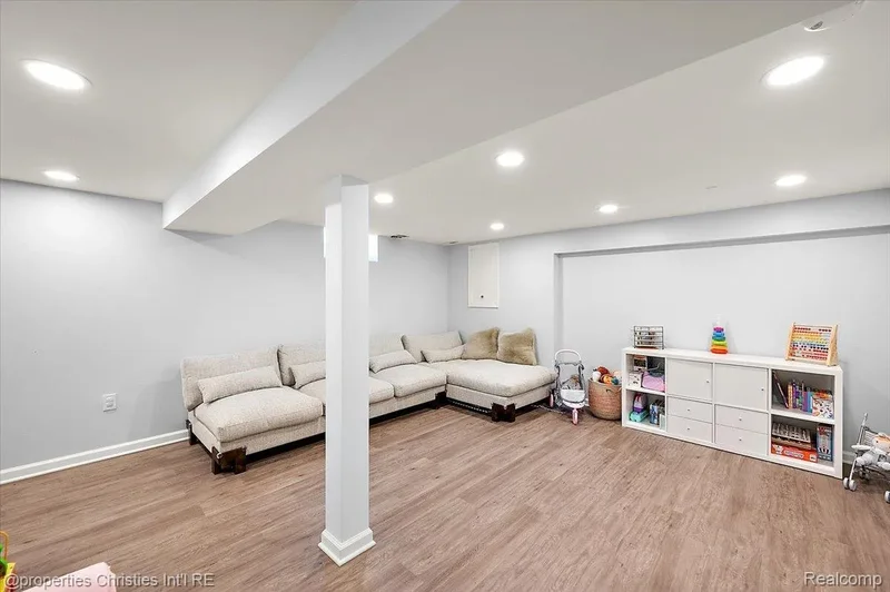 180 Pilgrim Avenue, Birmingham, Michigan, United States. - Photo 25