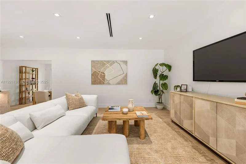 6011 Maynada St, Coral Gables, Florida, United States. - Photo 2