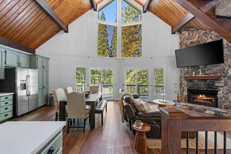 635 Grass Valley Road , Lake Arrowhead, CA 92352, Lake Arrowhead, California, United States. - Photo 2