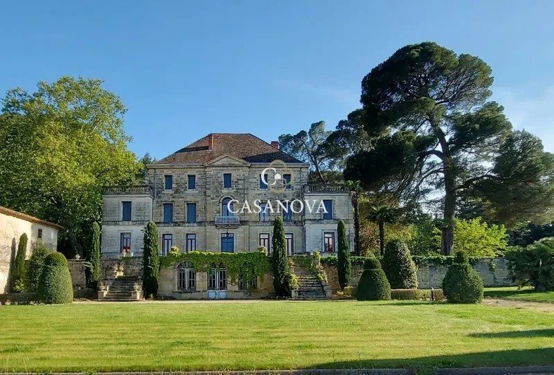 Vineyard Property for Sale in Pezenas, 1300m² 1 Room €6,890,000 Hérault