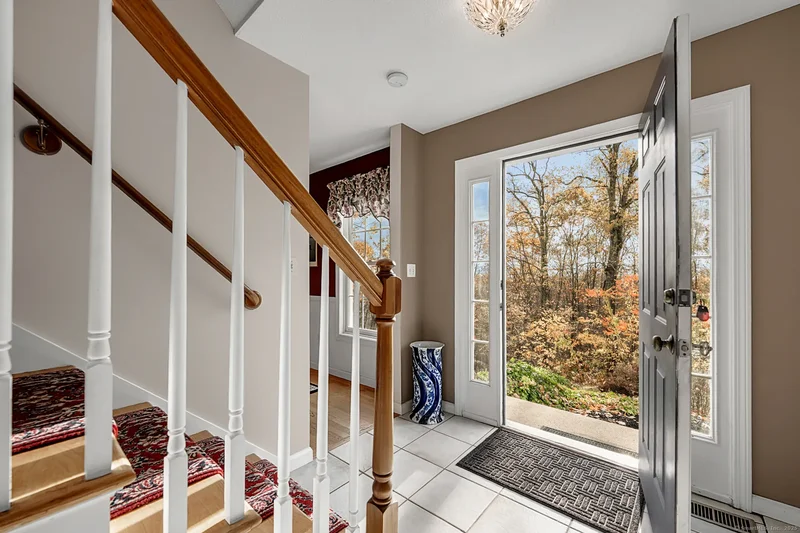 8 Briar Cliff, Burlington, Connecticut, United States. - Photo 4
