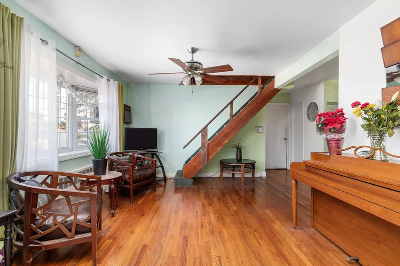 5 Gardner Ave , Hicksville, NY 11801, Hicksville, New York, United States. - Photo 6