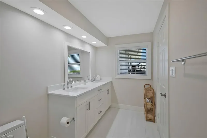 5596 Avenida Pescadora, Fort Myers Beach, Florida, United States. - Photo 36