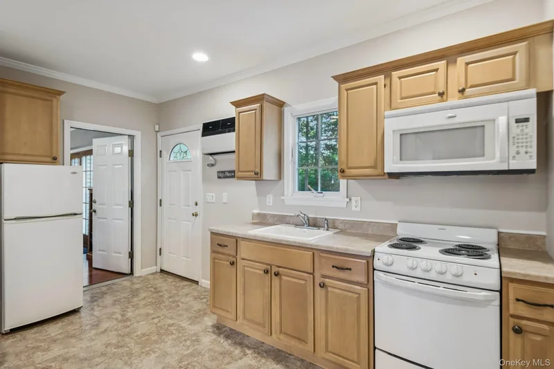 17 Sunwood Drive , Miller Place, NY 11764, Miller Place, New York, United States. - Photo 14