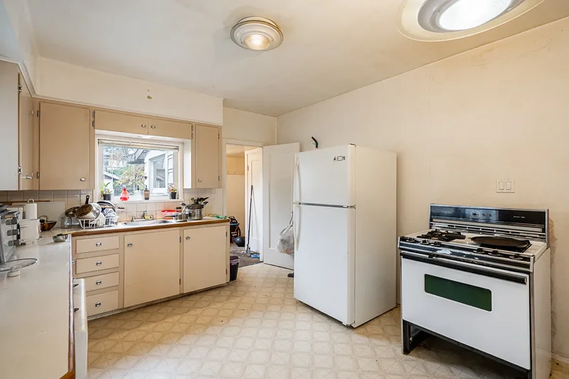 869 W 60th Avenue, Vancouver, British Columbia, Canada. - Photo 6