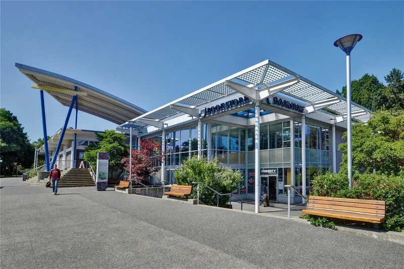 2693 MacDonald Dr E, Saanich, British Columbia, Canada. - Photo 16
