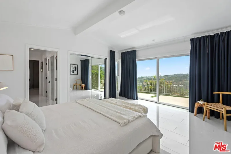 14652 Deervale Place, Los Angeles, California, United States. - Photo 38