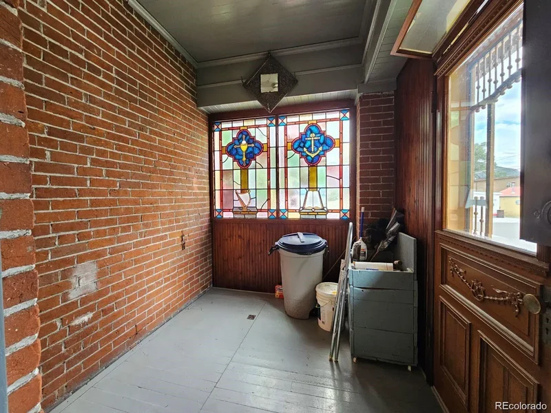 2 Bedrooms Single Family Detached