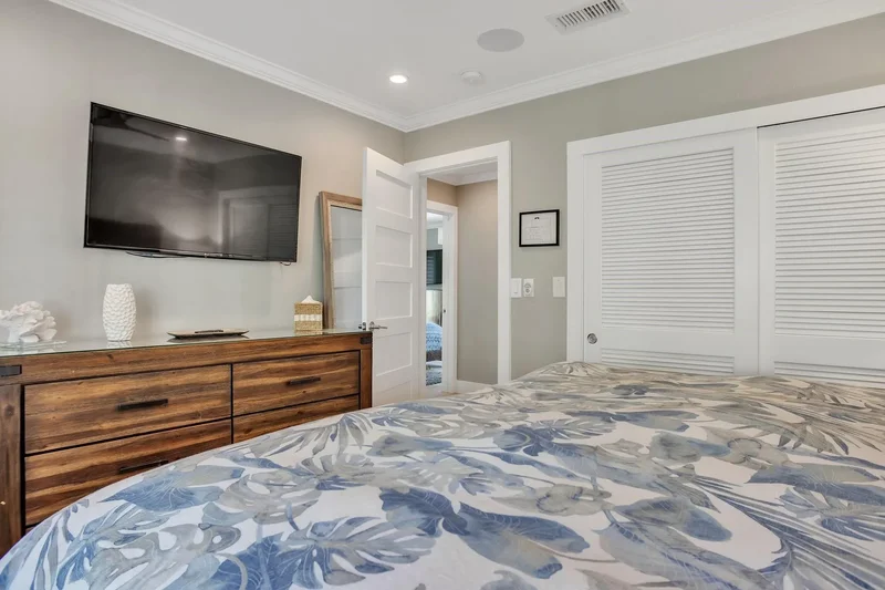 2013 NE 32nd Ave, Wilton Manors, Florida, United States. - Photo 32
