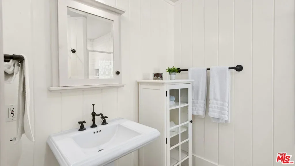 30718 Pacific Coast Highway, Malibu, California, United States. - Photo 31