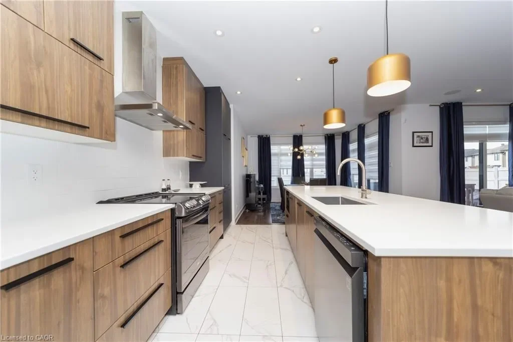 374 Big Dipper Street, Ottawa, Ontario, Canada. - Photo 2