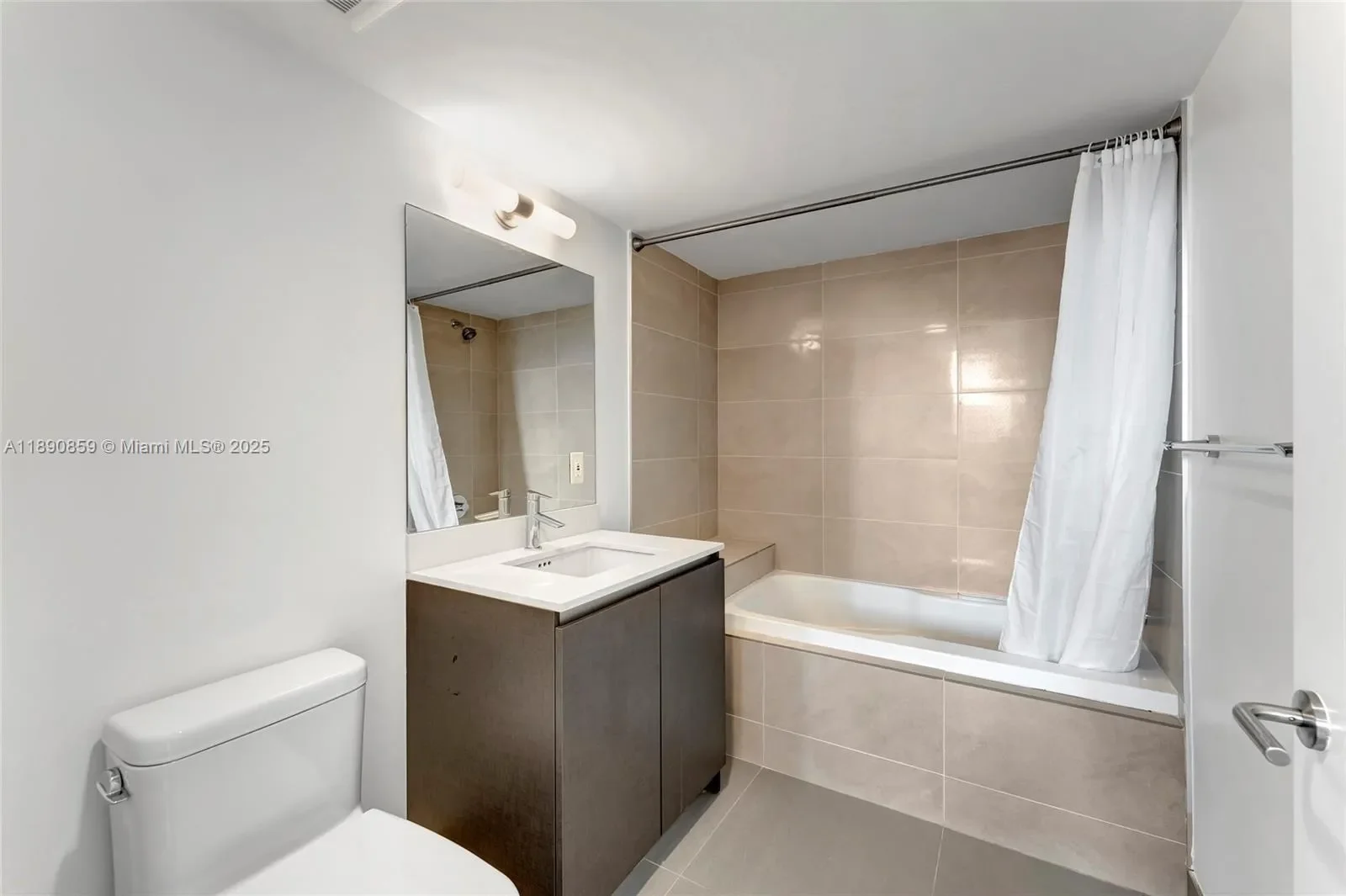 6620 Indian Creek Dr PH711, Miami Beach, Florida, United States. - Photo 24