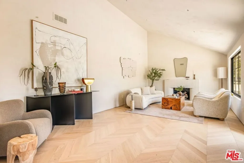 8353 Sunset View Drive, Los Angeles, California, United States. - Photo 22