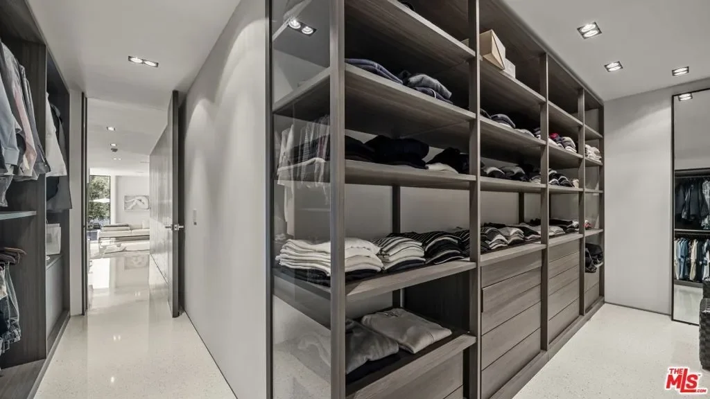 16032 VALLEY VISTA Boulevard, Los Angeles, California, United States. - Photo 16