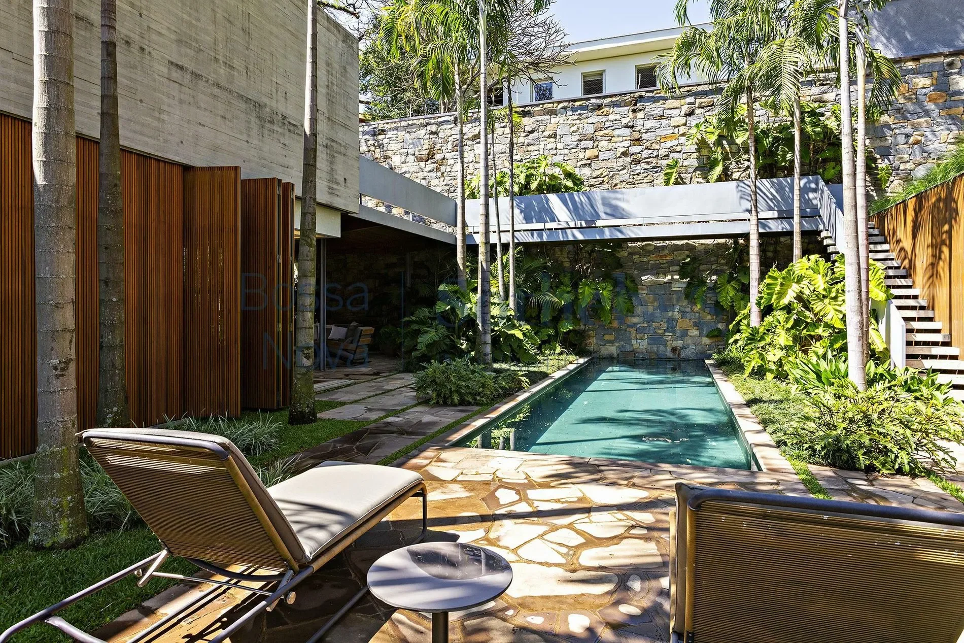 Exterior photo 5