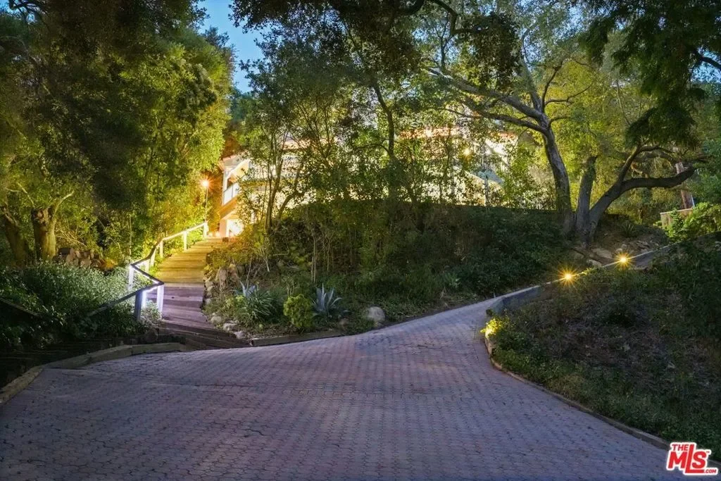 774 Old Topanga Canyon Road, Topanga, California, United States. - Photo 27