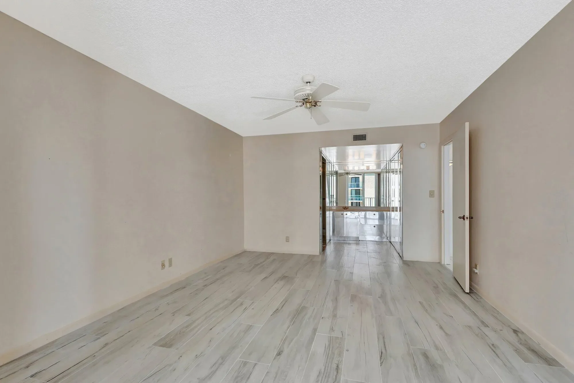 1010 S Ocean Boulevard, Hillsboro Beach, Florida, United States. - Photo 16