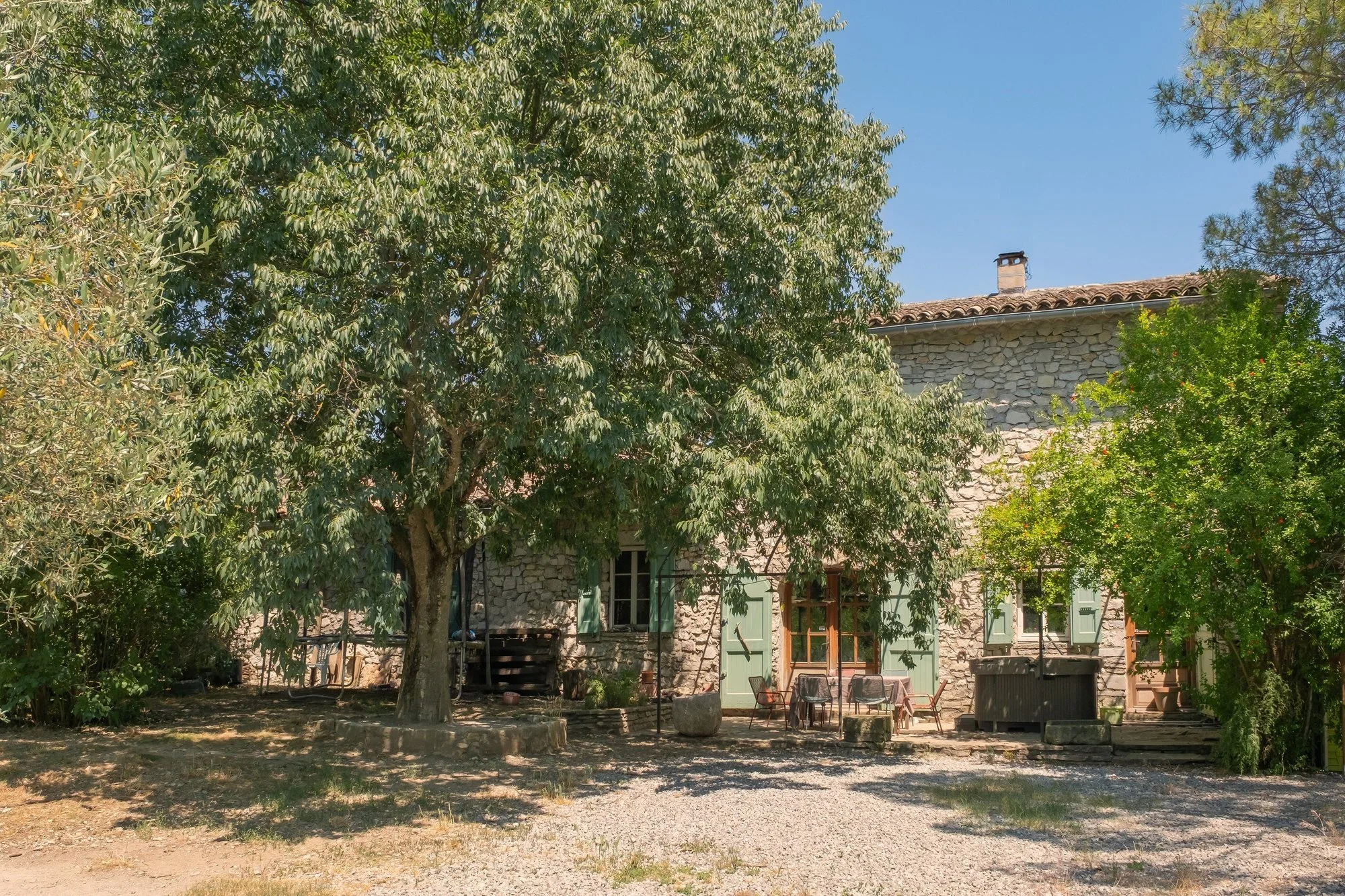 Exterior photo 5