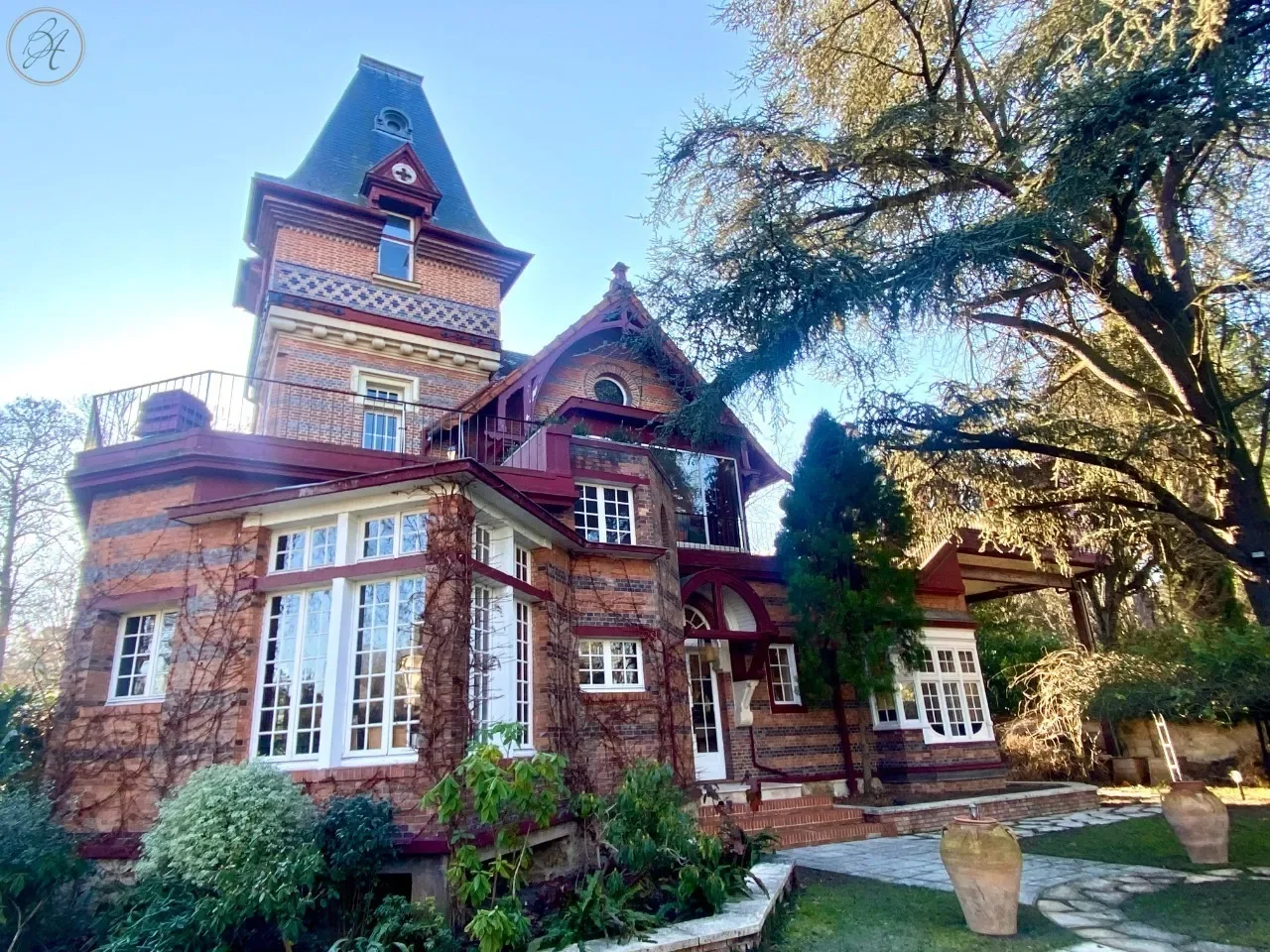 Rueil-Malmaison, Île-de-France, France. - Photo 16