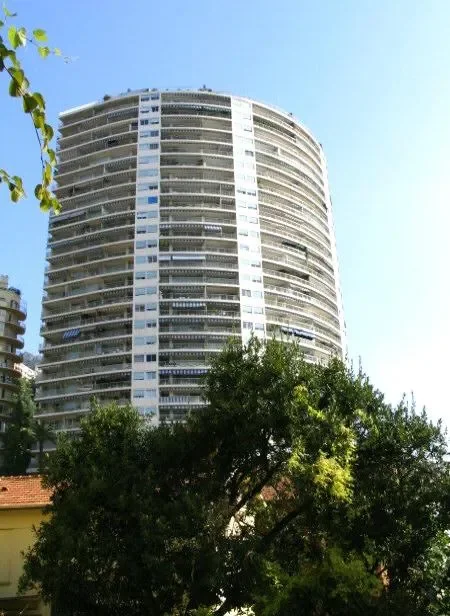 Exterior photo 2