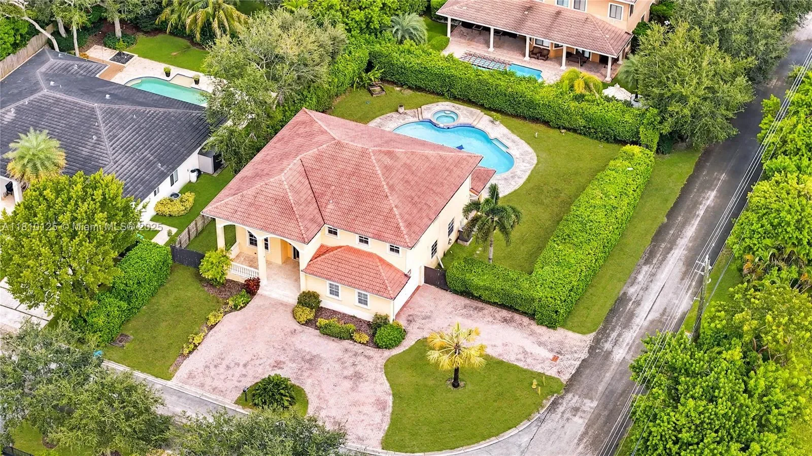 Exterior photo 12