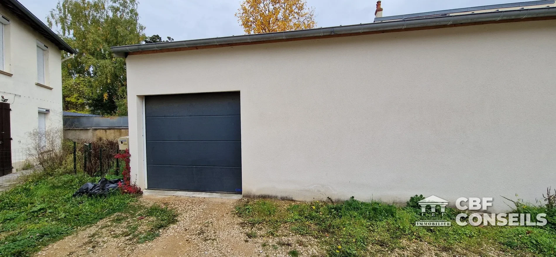 Exterior photo 8