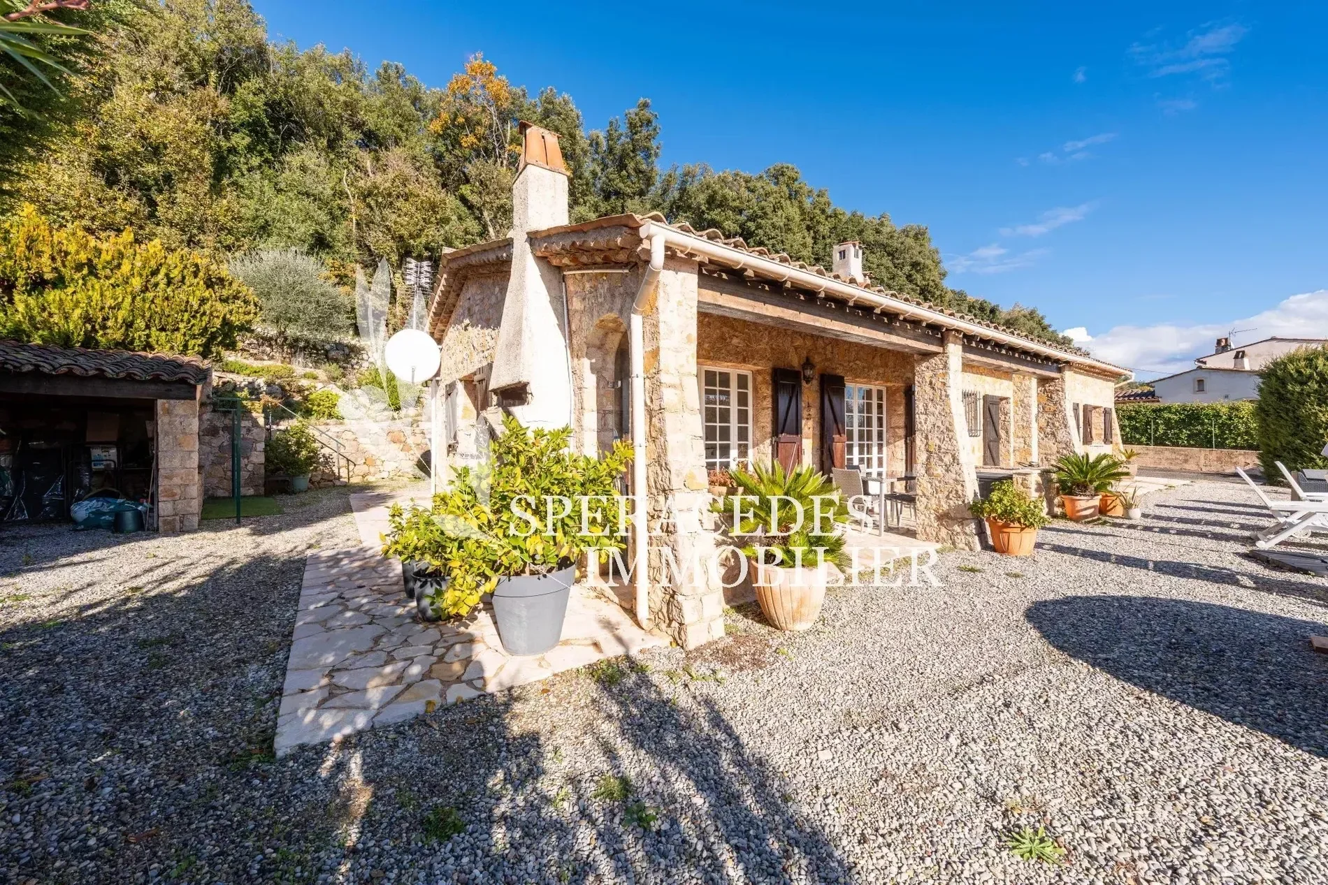Exterior photo 4