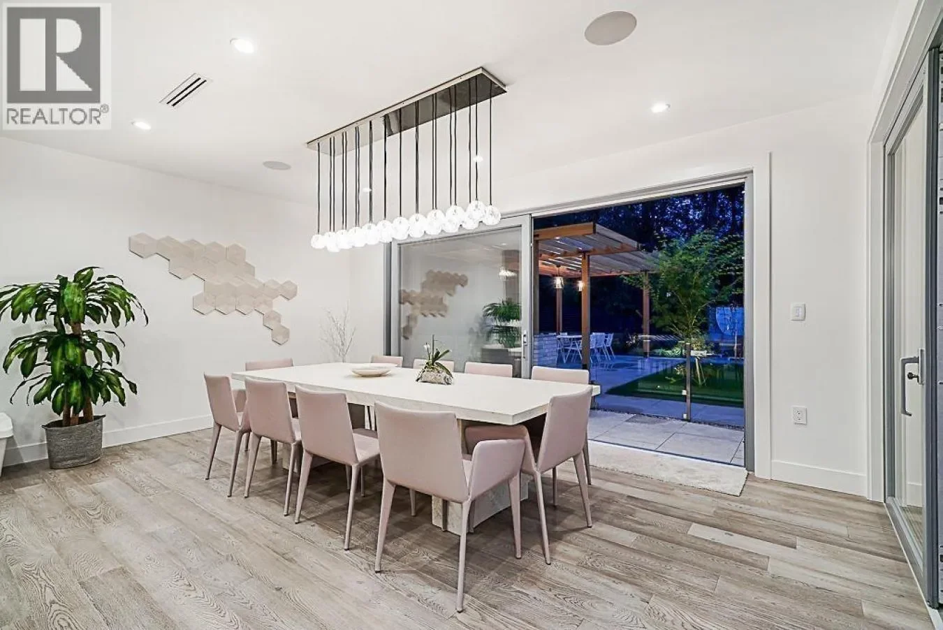 4610 MARINE DRIVE, Burnaby, British Columbia, Canada. - Photo 2