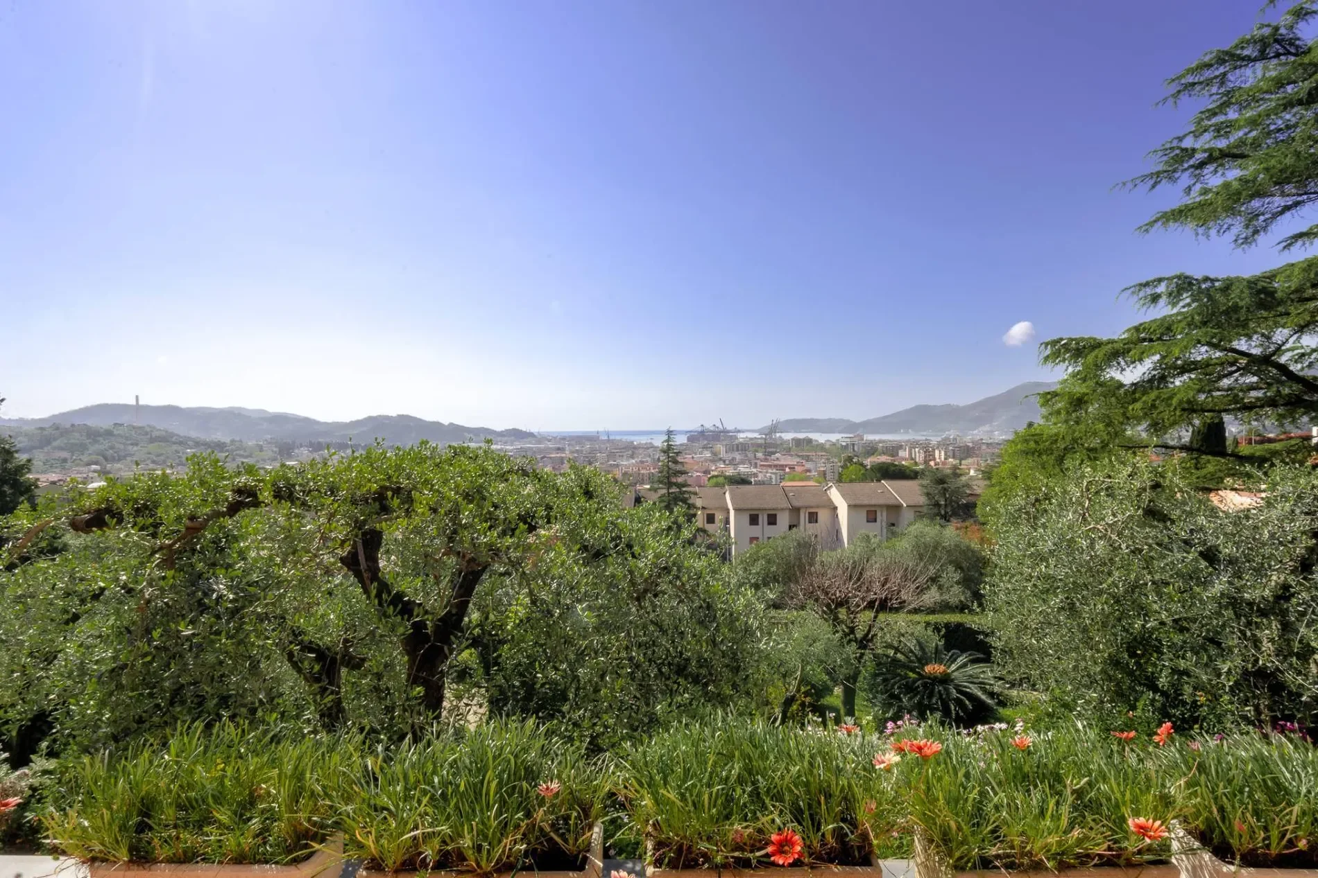 Villa in vendita a La Spezia, Montepertico