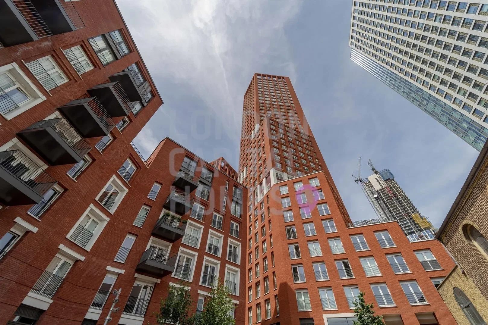 Exterior photo 3