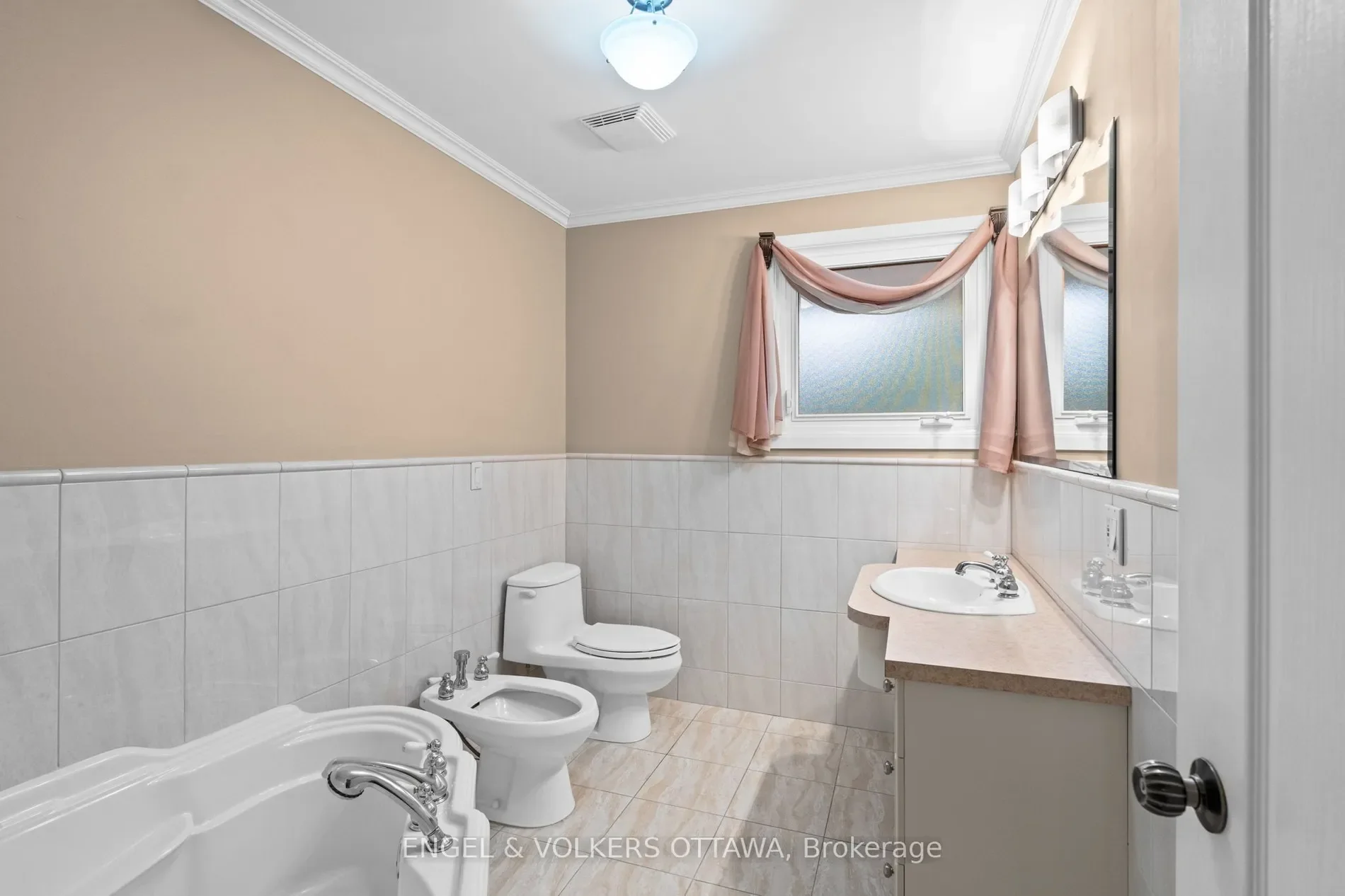 Gallery photo 4