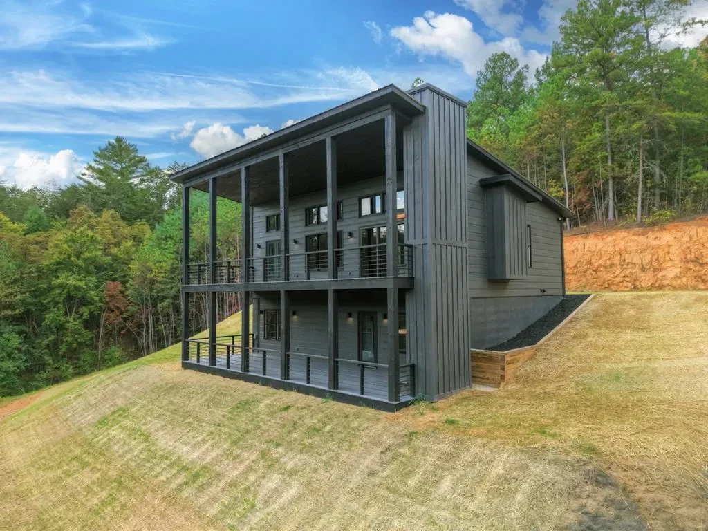 123 Ridgeline Drive, Turtletown, Tennessee, United States. - Hero Image