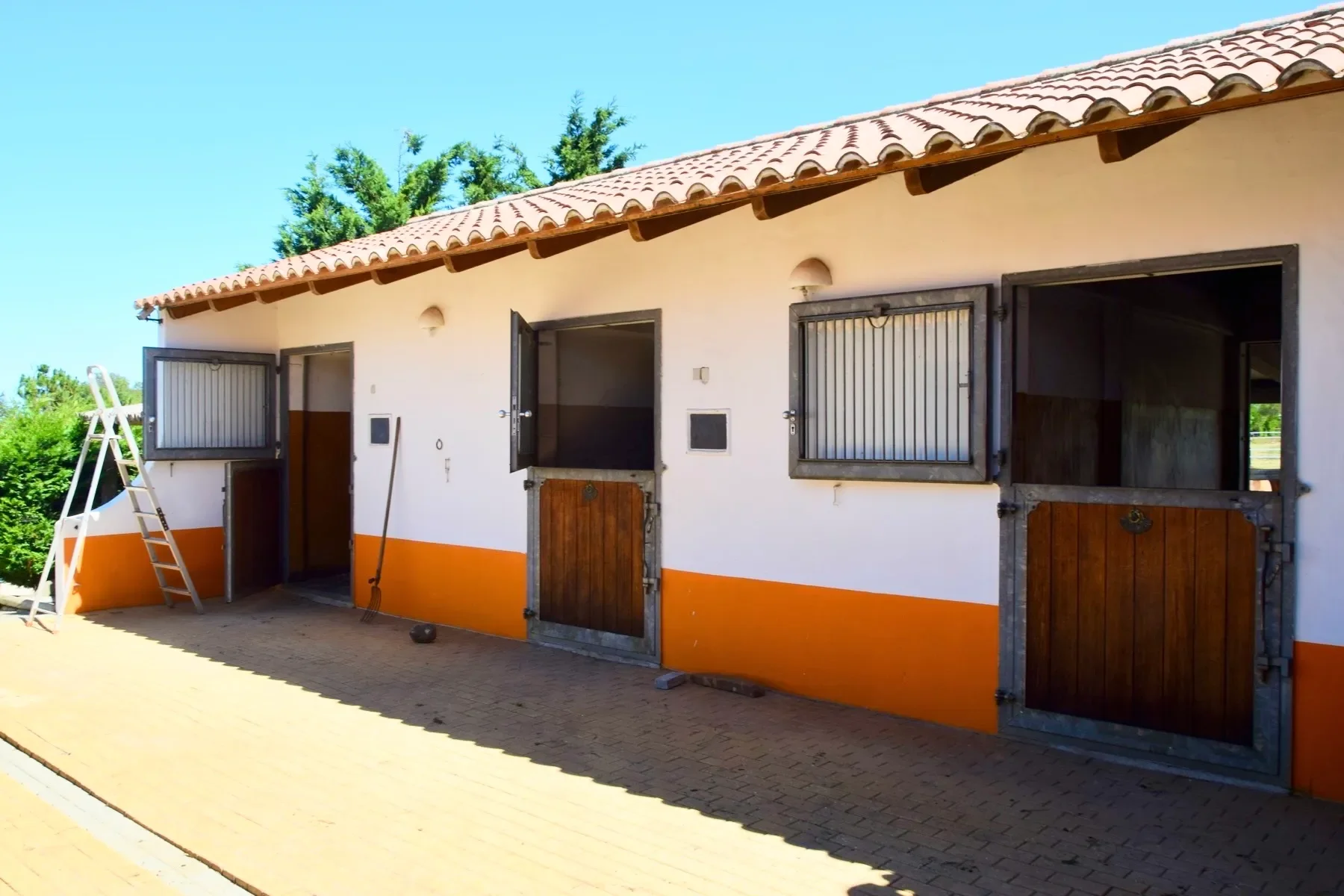 Exterior photo 7