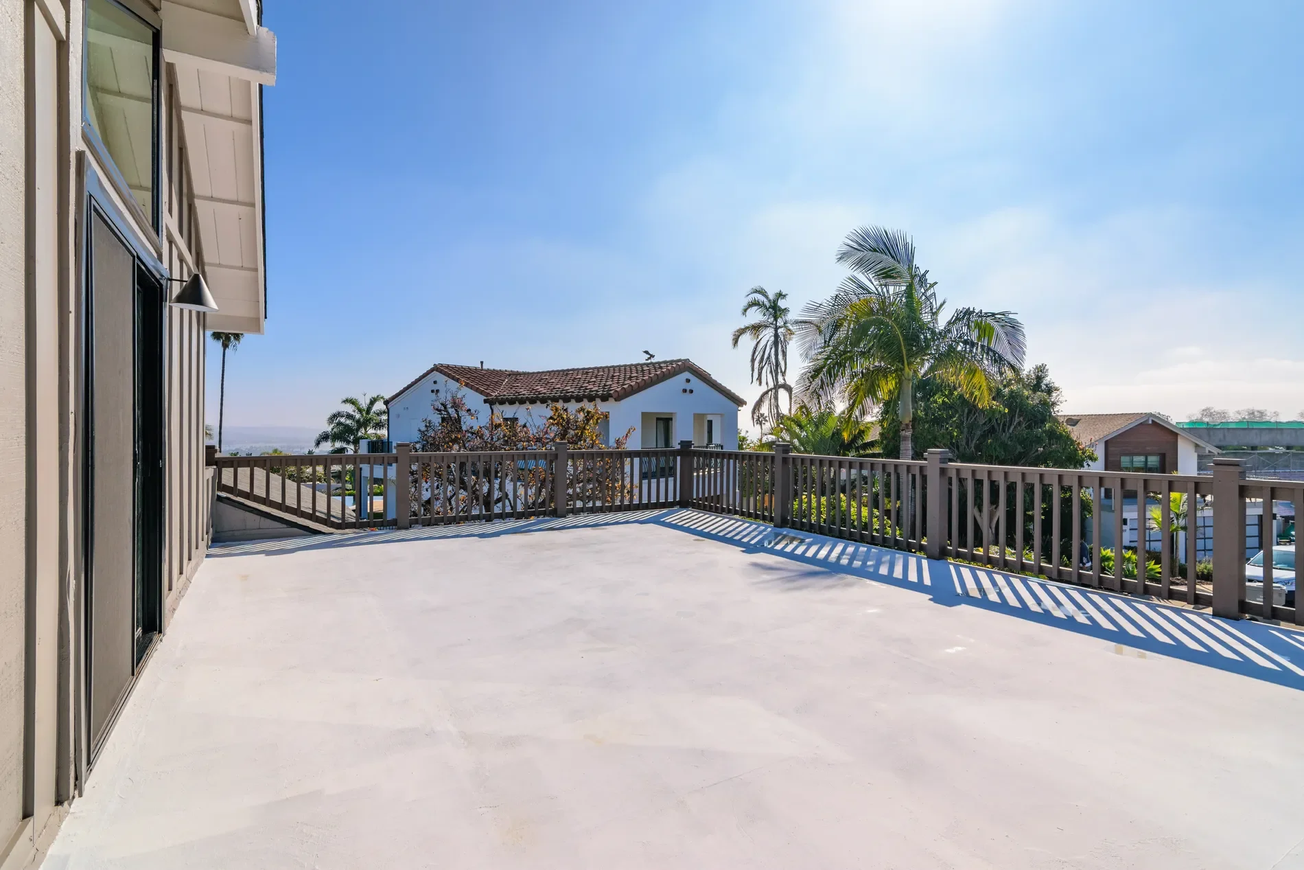 Exterior photo 5