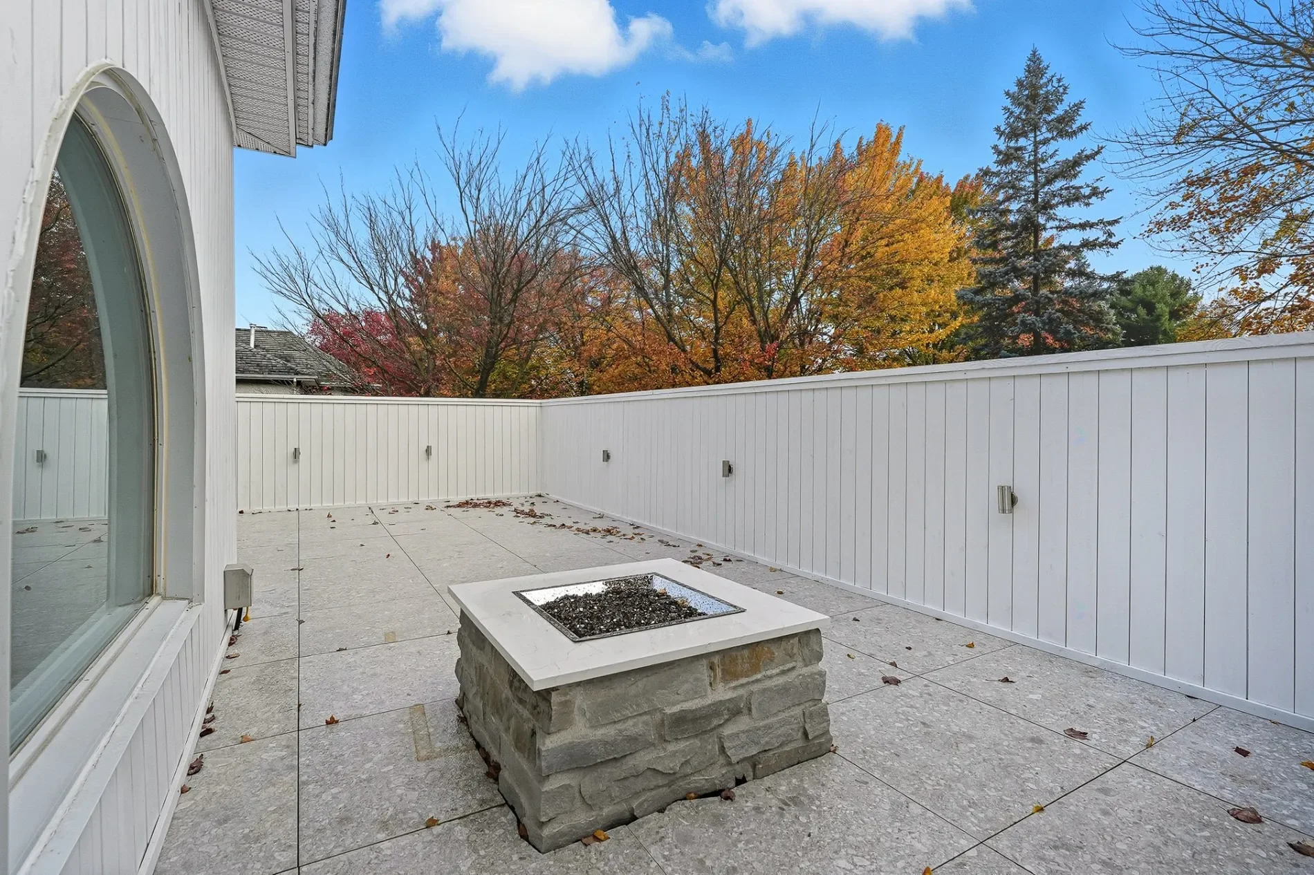 Exterior photo 6
