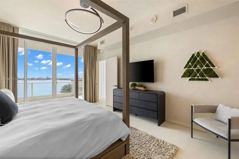 2020 N Bayshore Dr 810, Miami, Florida, United States. - Photo 21