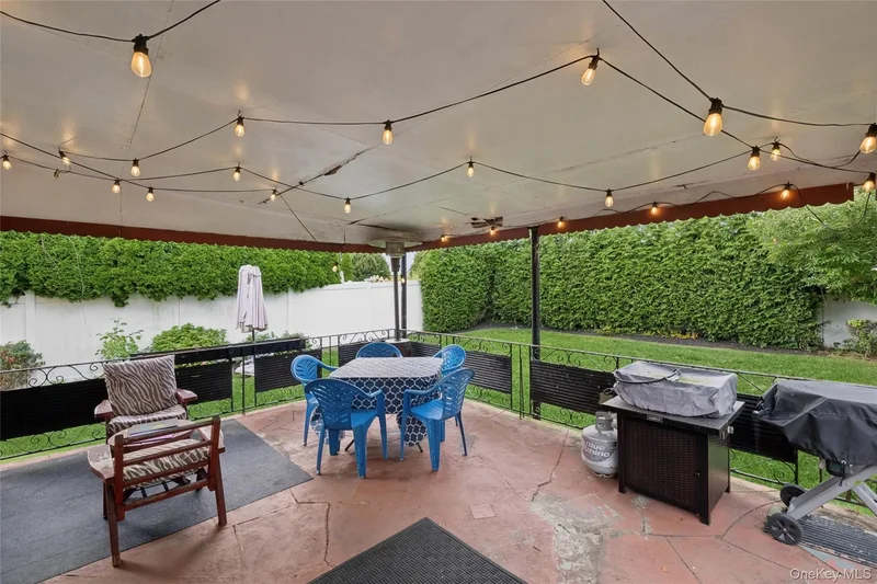 329 N Wyoming Avenue, Massapequa, New York, United States. - Photo 16