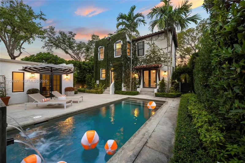 Single Family Residence in Miami